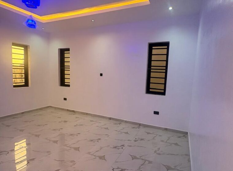 Contemporary 5-bedroom detached duplex with BQ & Study — 4