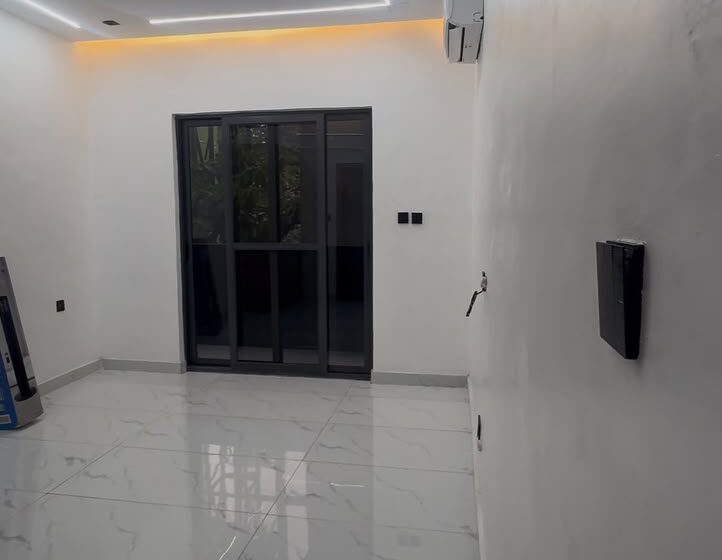 Elegant 2-bedroom Apartment with Gym area & Lift — 5