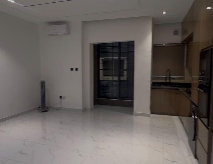 Elegant 2-bedroom Apartment with Gym area & Lift