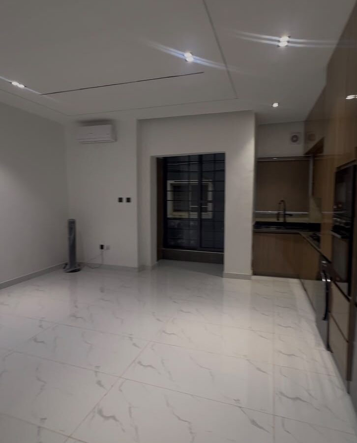 Elegant 2-bedroom Apartment with Gym area & Lift — 1