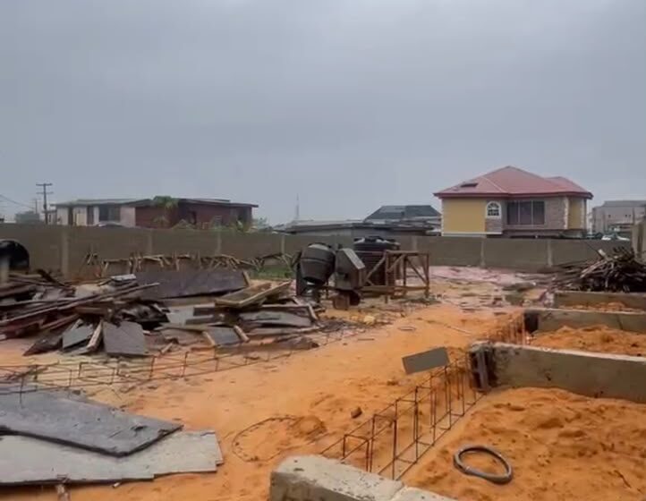 430 m² commercial plot