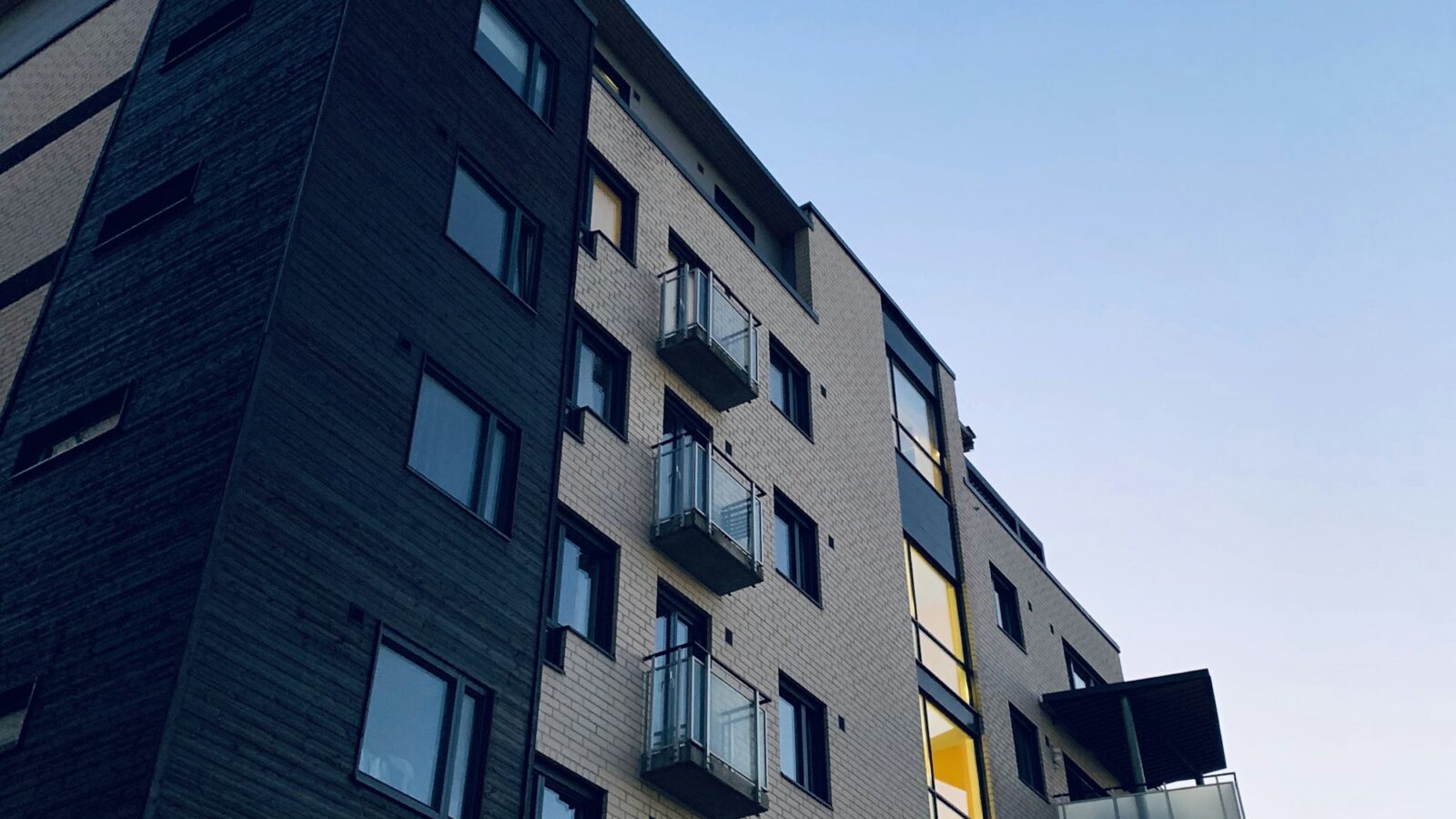 Executive 3-bedroom penthouse — 1