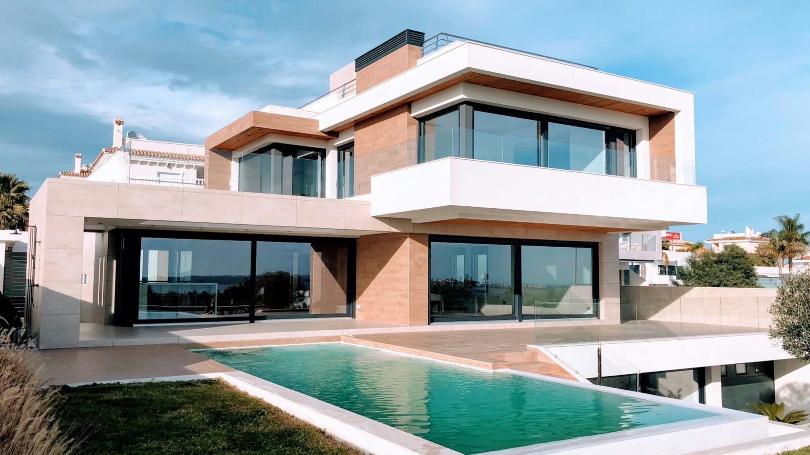 Contemporary 5-bedroom detached duplex — 1